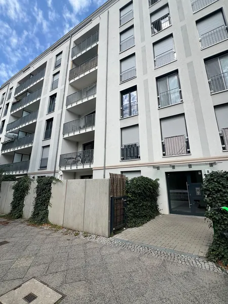 Schöne und helle 1 Zimmer möblierte Wohnung zu Vermieten — photo 1
